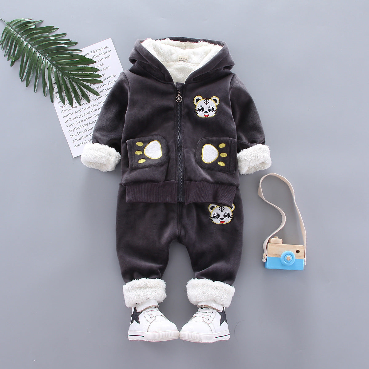 Children's clothing sports suit