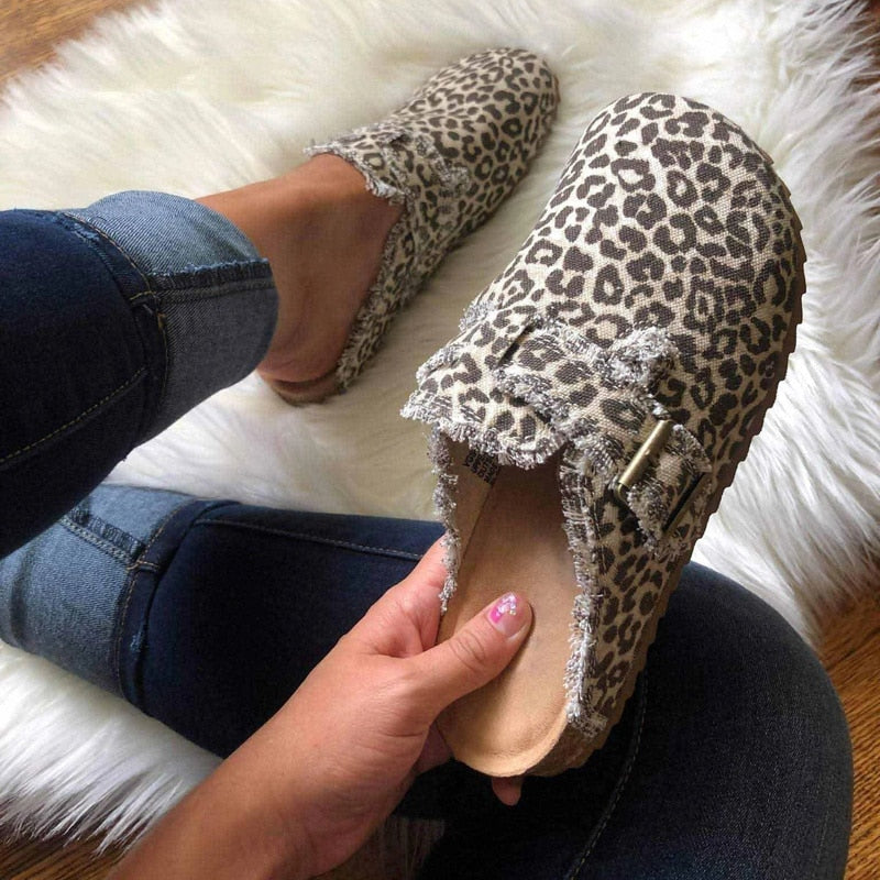 Women’s Flat Heel Round Toe Canvas Loafer – Vintage Clogs